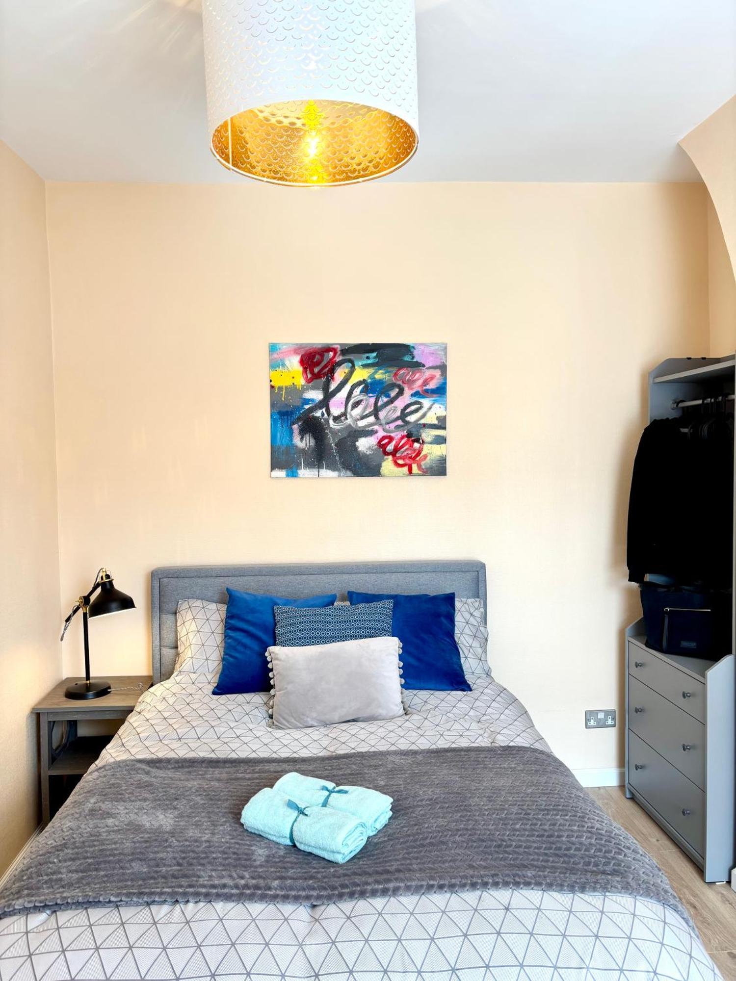 Modern Art House - Serviced Homestay *
