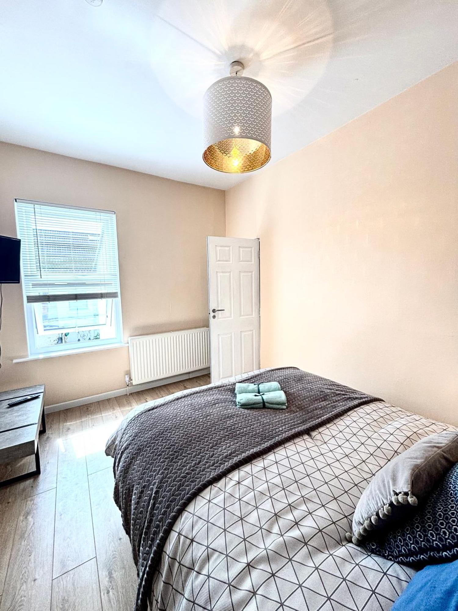 Homestay Modern Art House - Serviced Liverpool