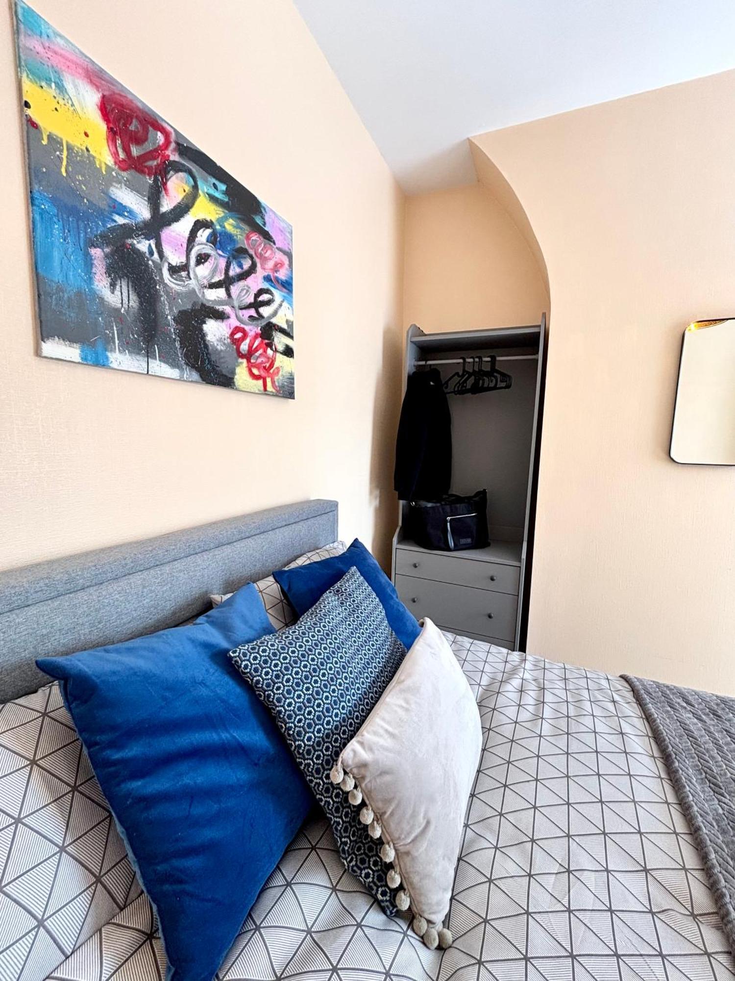 Modern Art House - Serviced Liverpool