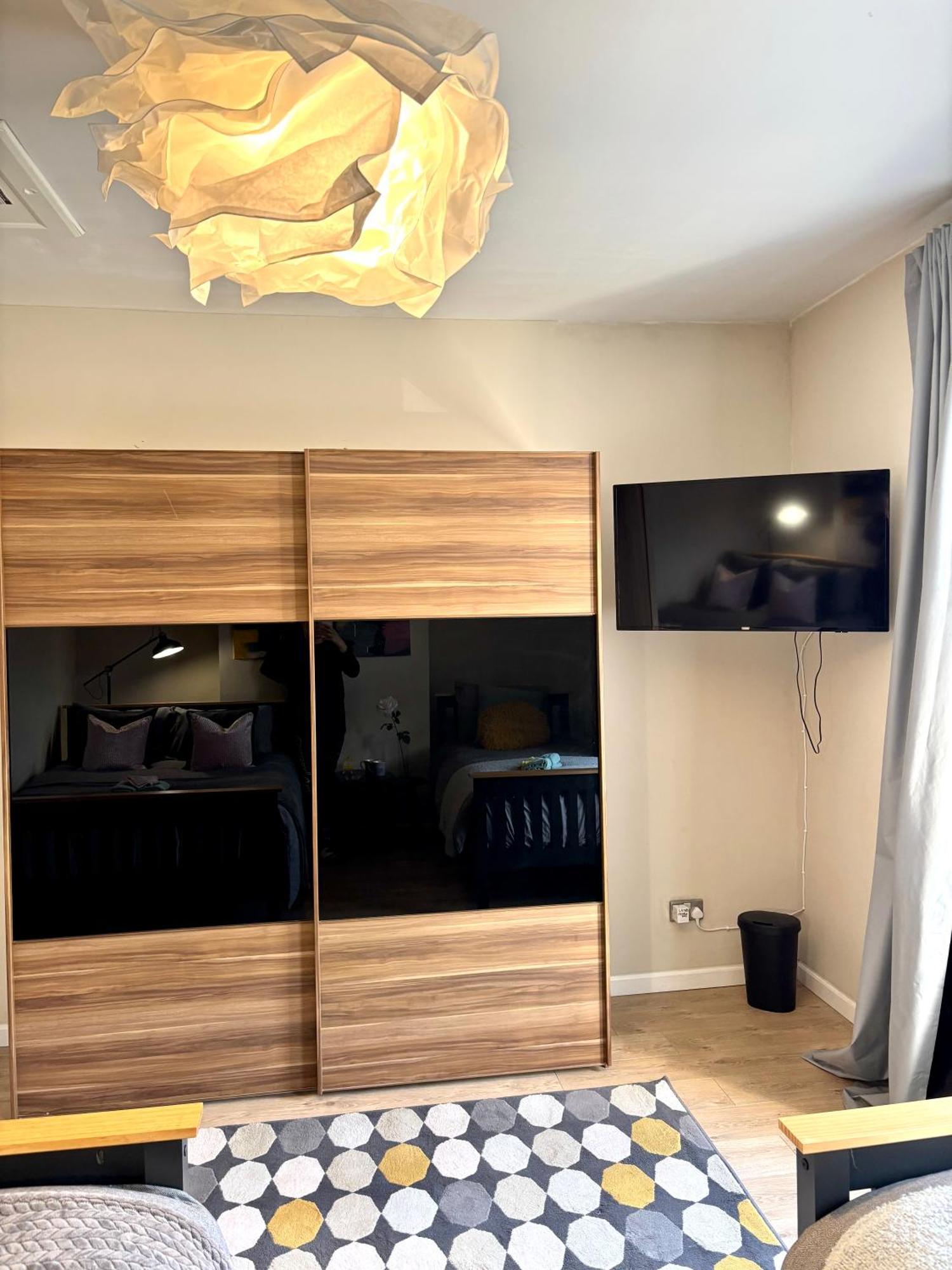 Modern Art House - Serviced *